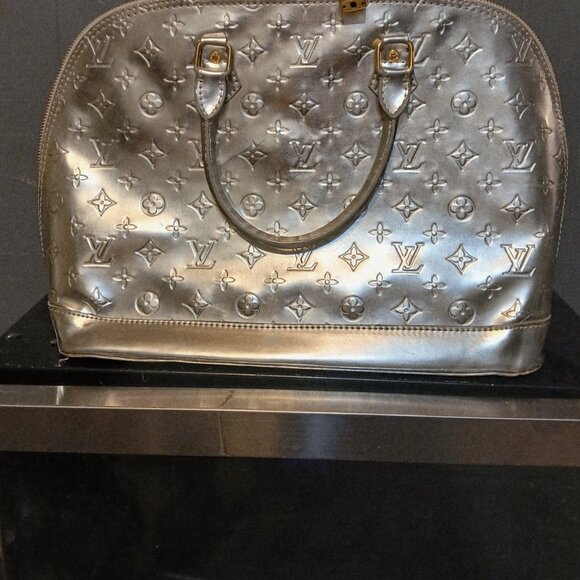 Louis vuitton handbag (large) - Picture 2 of 6